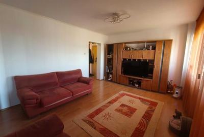Apartament cu 3 camere semidecomandat în Pantelimon
