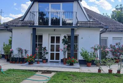 Casă cu 4 camere decomandat în Central