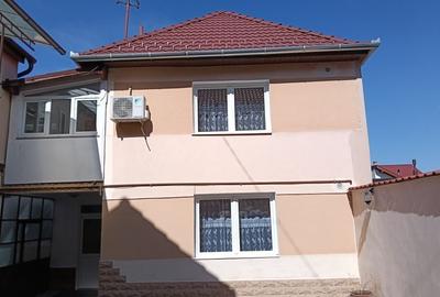 Casă cu 4 camere în Exterior Vest