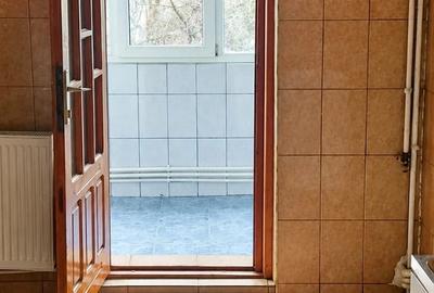 Apartament cu 3 camere decomandat în Micro 21