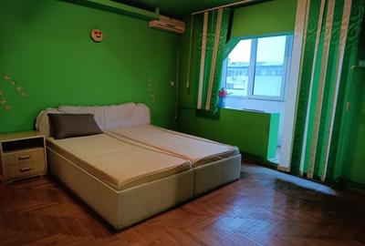Apartament cu 2 camere semidecomandat, mobilat în Central