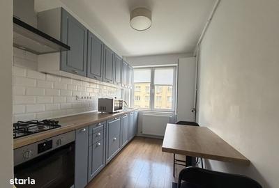 Apartament cu 3 camere semidecomandat în Horea