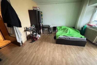 Garsonieră decomandată, mobilată în Nicolina
