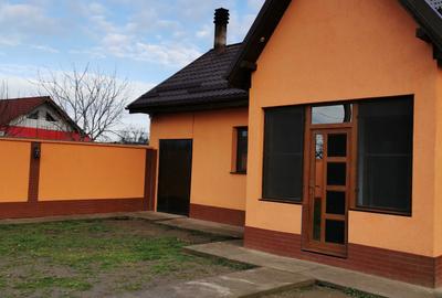 Casă cu 4 camere în Aurora