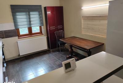 Apartament cu 3 camere decomandat în Exterior Vest