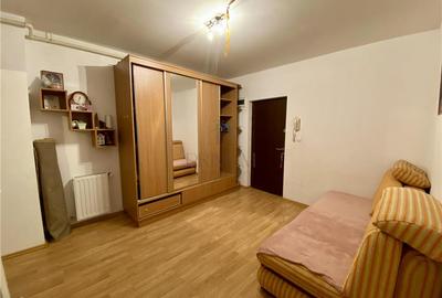 Apartament cu 2 camere semidecomandat, mobilat în Aradului