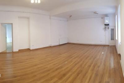 Spațiu comercial, de 60 mp, în Central