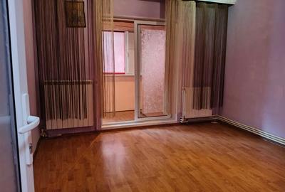 Apartament cu 2 camere decomandat în Buzaului