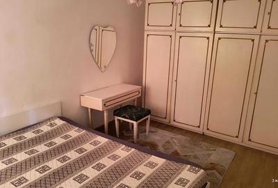Apartament cu 2 camere semidecomandat, mobilat în Podul de Piatră