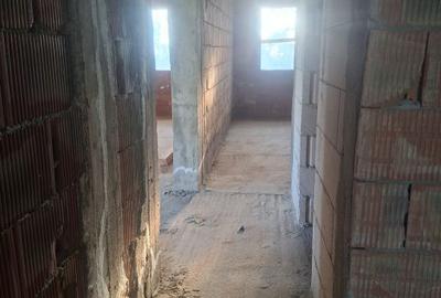 Casă cu 5 camere cu Teren 1000 Mp în Central - 4
