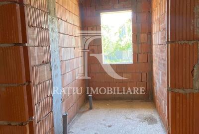 Casă cu 4 camere decomandat cu Teren 171 Mp în Sânmartin