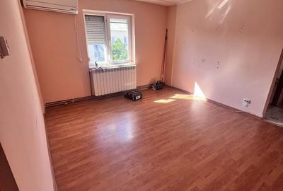 Apartament cu 2 camere decomandat în Micro 6 - 4