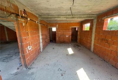 Casă cu 4 camere cu Teren 257 Mp în Livada de Bihor - 11