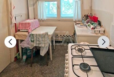 Apartament cu 3 camere semidecomandat în Giulești