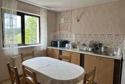 Casă cu 18 camere cu Teren 2470 Mp în Ceahlău - 2