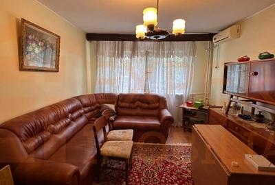Apartament cu 4 camere decomandat în Poarta 6