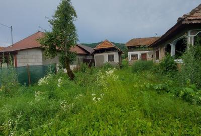 Casă cu 2 camere cu Teren 1206 Mp în Cândești