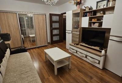 Apartament cu 2 camere decomandat în Apărătorii Patriei
