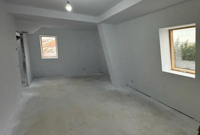 Casă cu Teren 605 Mp în Albina