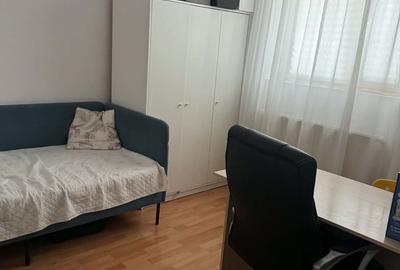 Apartament cu 4 camere în Micro 17