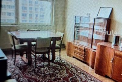 Apartament cu 3 camere semidecomandat în Centrul Civic