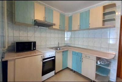 Apartament cu 3 camere decomandat în Nicolina