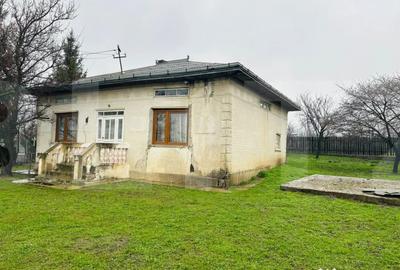 Casă cu 3 camere cu Teren 1900 Mp în Central
