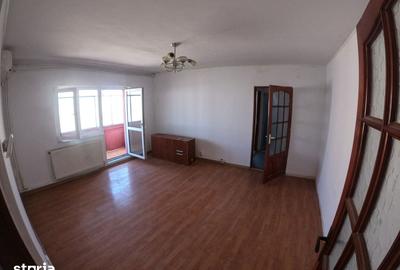 Apartament cu 3 camere semidecomandat în Tineretului