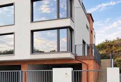 Casă cu 5 camere cu Teren 300 Mp în Central