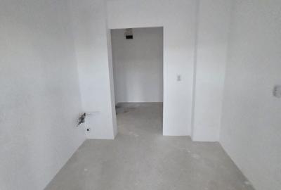 Apartament cu 3 camere decomandat în Malu Roșu - 2