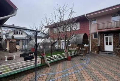 Casă cu 8 camere cu Teren 700 Mp în Rădăuți