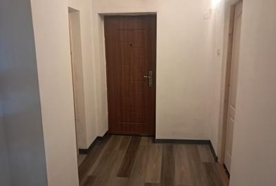 Apartament cu 3 camere decomandat în Zahana