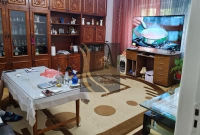 Apartament cu 3 camere decomandat în Vitan