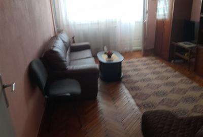 Apartament cu 3 camere decomandat în Palazu Mare