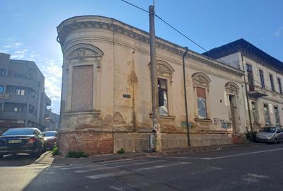 Casă individuală cu 15 camere cu Canalizare în Unirii
