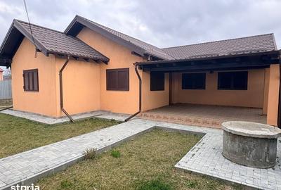Casă cu 4 camere cu Teren 1326 Mp în Mera - 1