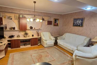 Apartament cu 4 camere decomandat în Central - 2