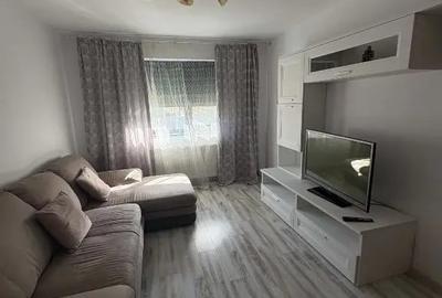 Apartament cu 2 camere decomandat în Tractorul