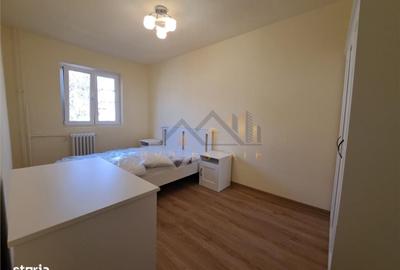 Apartament cu 3 camere semidecomandat în Dacia