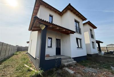 Casă individuală cu 4 camere cu Canalizare în Moșnița Nouă