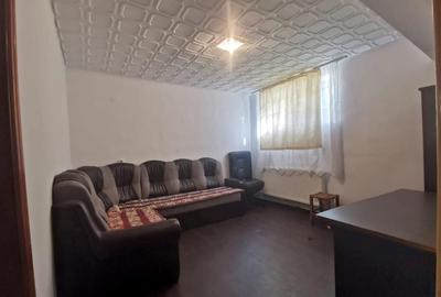 Apartament cu 2 camere nedecomandat, mobilat în Central