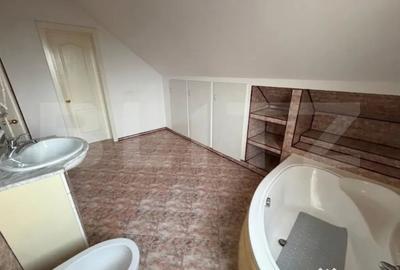 Casă cu 6 camere cu Teren 1800 Mp în Mintia