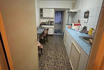Apartament cu 2 camere decomandat în CET - 1