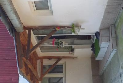 Casă cu 7 camere cu Teren 800 Mp în Cocorăștii Caplii