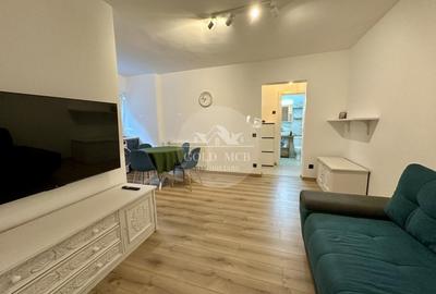 Apartament cu 3 camere semidecomandat, mobilat în Apărătorii Patriei