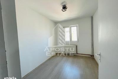 Apartament cu 4 camere decomandat în Central