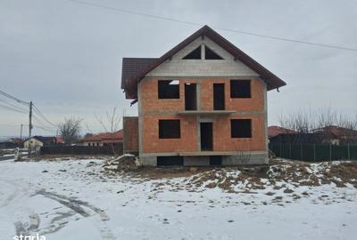 Casă cu 4 camere cu Teren 300 Mp în Mihai Eminescu - 2