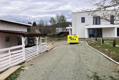 Casă cu Teren 3000 Mp în Central - 2