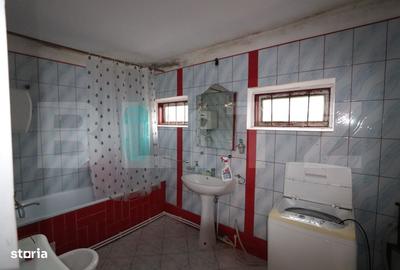Casă cu 3 camere cu Teren 1783 Mp în Central - 1
