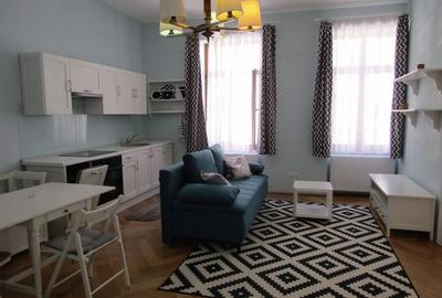 Apartament cu 2 camere nedecomandat, mobilat în Centrul Istoric